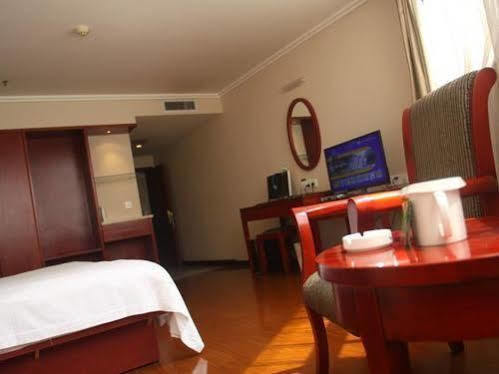 Greentree Inn Guiyang Penshuichi Business Hotel מראה חיצוני תמונה